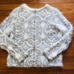 Nice + Zoe Fuzzy warm sweater